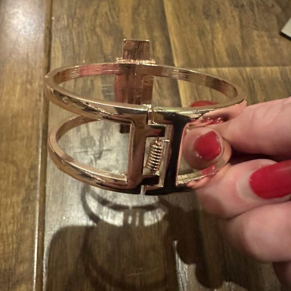 Gold-Tone Cuff Bracelet‎ With Peach Center & Rhinestone Accents